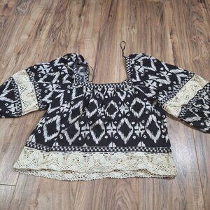 Christian Siriano Boho chic puff sleeve crochet shirt size Medium